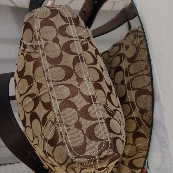 Authentic Coach signature Jacquard medium duffle crossbody shoulder bag. - Picture 7 of 10